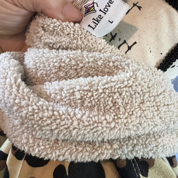 Like Love Leopard Print Hoodie - Picture 4 of 4